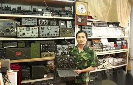 Мужчина из провинции Цзилинь, Китай, потратил 200 000 юаней, чтобы собрать 200 радиоприемников.